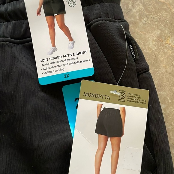 - - Woman’s mondett soft fabric active shorts - Picture 1 of 3